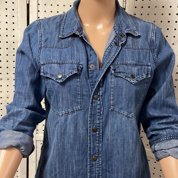 Madewell Tops - Madewell denim shirt